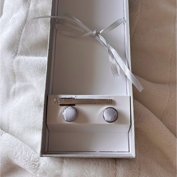 Silver Tie Clip and Cuff Link Set - Picture 4 of 4
